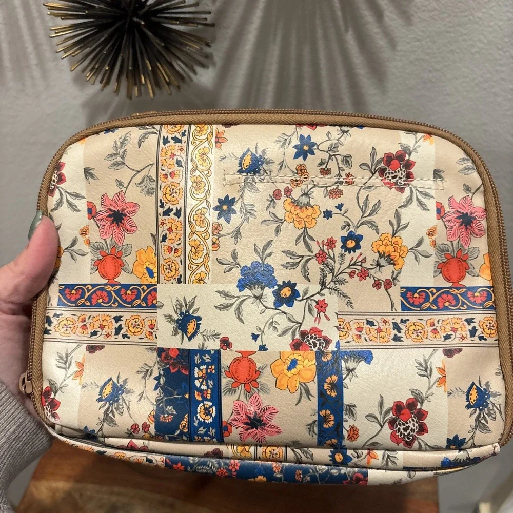 MultiSac‎ Zippy Triple Compartment Crossbody Bag Purse Traveling Pockets EUC